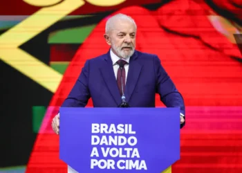 Lula diz que governo tomará medidas para defender empresas nacionais