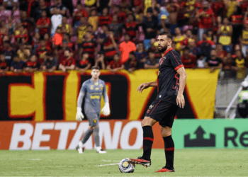 Experiente, Luciano Castán mantém cautela e diz que final do Pernambucano “segue em aberto”