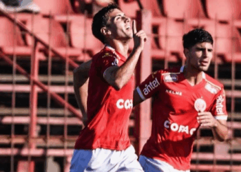 Base da seleção uruguaia e recém-chegado ao profissional, atacante Juan Goicoechea é aposta do Rentistas: “Trabalhando forte”