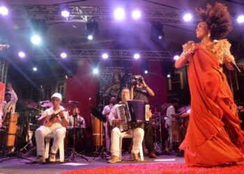 Mariene de Castro, Larissa Luz, Nelson Rufino e Luiz Caldas no Palco TVE