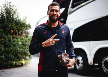 Com 40 jogos pelo Sport em 2024, Luciano Castán quer quebrar recorde de partidas numa temporada e valoriza sua série invicta