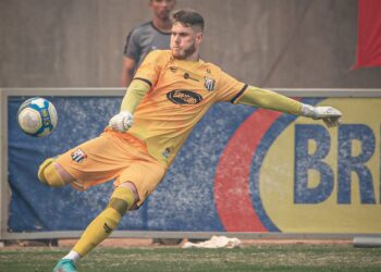 Goleiro com mais clean sheets na história do Anápolis, Wellerson aposta na força do clube goiano como visitante para chegar à final da Série D