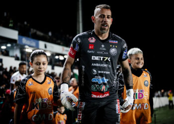 Com bons números, goleiro Rafael Santos se destaca pelo Operário-PR na Série B