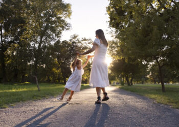 Ser mãe, trabalhar e cuidar da saúde: como a suplementação ajuda mulheres a lidar com a rotina