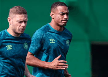 Recém-contratado pela Chapecoense, Jenison enaltece recuperação da equipe na Série B