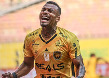 Matheus Serafim comemora mais um gol pelo Amazonas e mira entrada no G4 da Série B