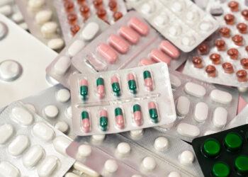 Carnaval sem danos à saúde: especialista fala sobre os perigos da automedicação durante os dias de folia