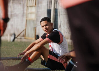 Promovido ao time principal do Joinville, volante Erick Crispim valoriza oportunidade e mira disputa da Copa Santa Catarina