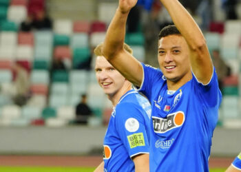 Com apenas uma derrota em 23 jogos, Raí Lopes, ex-Fluminense, valoriza liderança na Liga Bielorrussa mesmo com menos partidas que o vice-líder