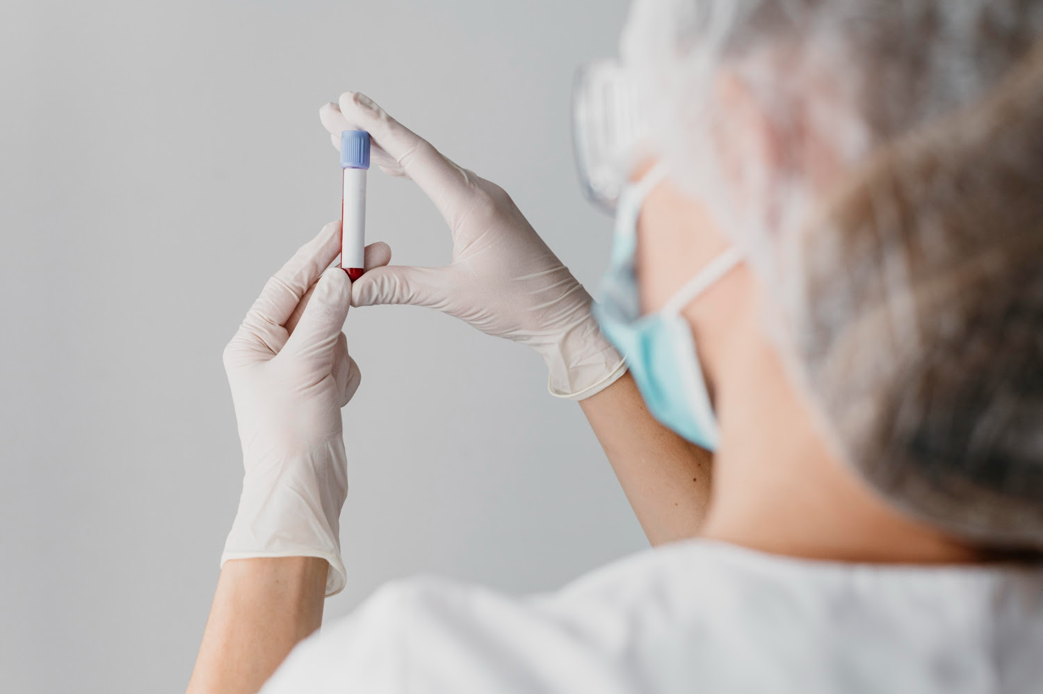 Número de infecções por Vírus Sincicial Respiratório crescem no primeiro semestre do ano; entenda quais as características, riscos e tratamento