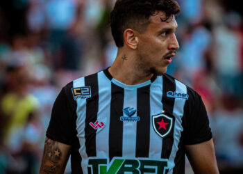 Com time na vice-liderança da Série C, Warley celebra momento pelo Botafogo-PB e analisa folga na rodada