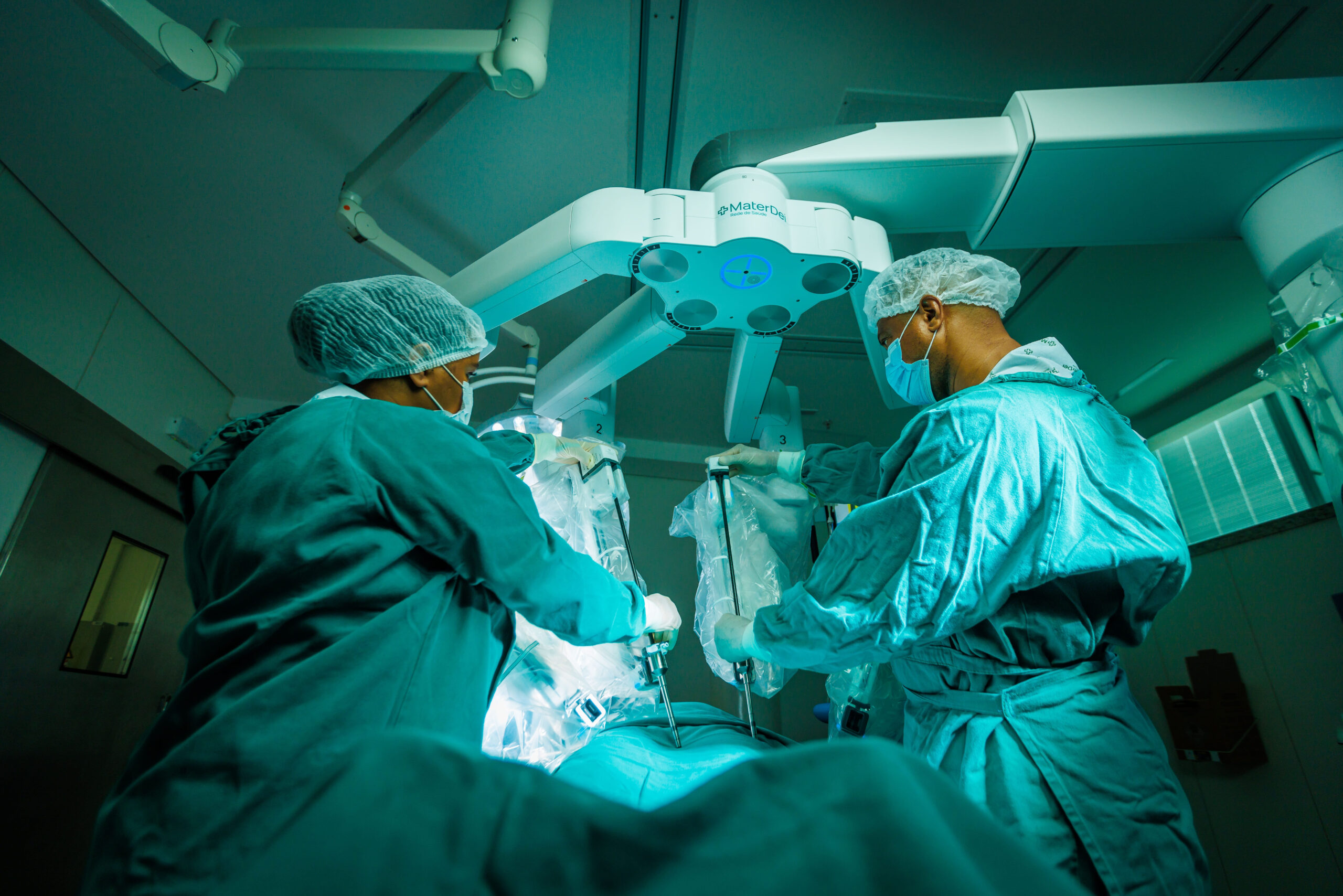 Março Azul Marinho: câncer colorretal, o terceiro mais comum no Brasil, pode ser tratado com cirurgia robótica