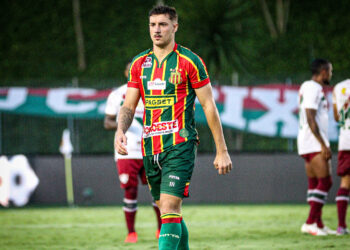 Camisa 10 do Sampaio Corrêa, João Felipe valoriza sequência de jogos e projeta duelo contra o Fluminense: “O futebol sempre nos surpreende”