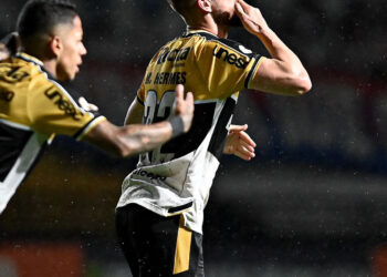 Marcelo Hermes vibra com seu primeiro gol pelo Criciúma na Série A, mas lamenta resultado contra o Bahia