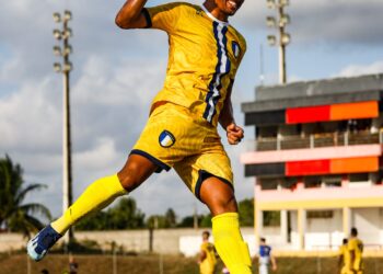 Emprestado pelo Santa Cruz, Tulio vibra com semana mágica e quatro gols na mesma partida