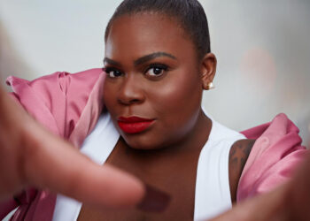 Maquiagem democrática e de alta tecnologia garante liderança para a Avon