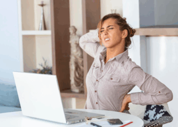 Home Office: especialista dá 5 dicas para trabalhador não desenvolver dores lombares