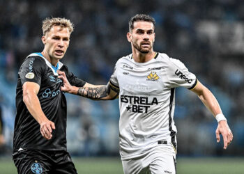 Felipe Vizeu enaltece vitória “maiúscula” contra o Grêmio em Porto Alegre