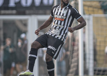 Presente em 56% dos jogos na temporada, Rafael Ribeiro agradece passagem pelo Figueirense