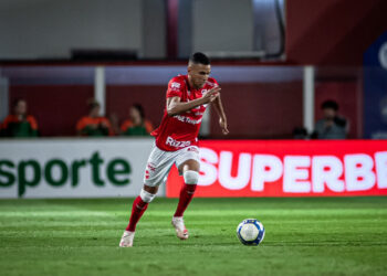 Após duas vitórias consecutivas, Elias valoriza entrada do Vila Nova-GO no G4 da Série B