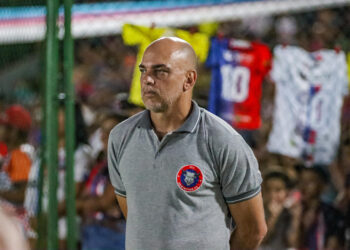 Melhor defesa e único invicto do Campeonato Amazonense, técnico do Parintins, Maurinho Fonseca, elogia torcida e projeta returno