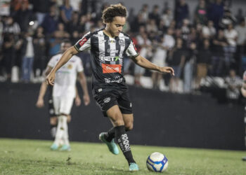 Em sua terceira passagem pelo Athletic, Bruno Gomes valoriza estreia com vitória fora de casa em quadrangular na Série C e mira acesso