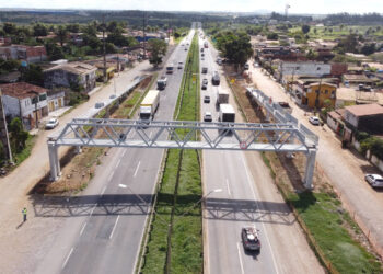 VIABAHIA realiza concretagem do piso da passarela do Bessa nesta quinta-feira (25)