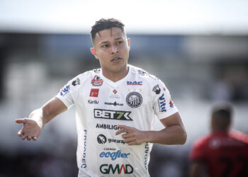 Com Operário tendo 100% de aproveitamento na Série B, Neto Paraíba demonstra confiança no fator casa para surpreender o Grêmio na Copa do Brasil