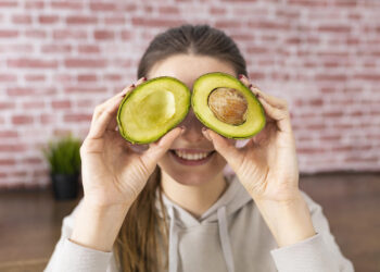 Abacate é poder: fruta versátil que nutre, protege e surpreende