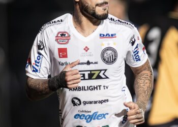 Artilheiro do Operário e líder de jogos na temporada, Maxwell afirma que 2024 é o melhor ano da sua carreira
