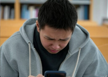 Nomofobia: o medo irracional de ficar sem celular e o impacto na vida escolar