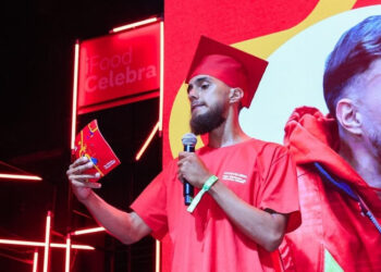 45% dos entregadores do iFood tiveram aumento de renda após concluírem programa de formação no Ensino Médio