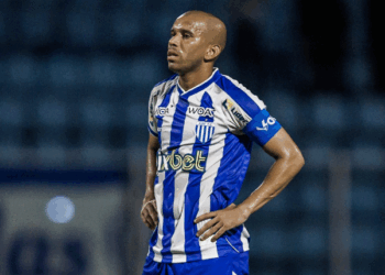 Em boa fase, Judson ressalta sequência de vitórias no Avaí e prevê evolução: “Melhor a cada jogo”