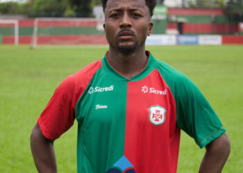 Com acesso no currículo, lateral-esquerdo Daniel chega para reforçar Portuguesa Santista