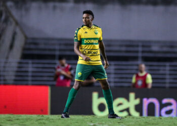 Após estrear pelo Cuiabá, Guilherme Mariano valoriza invencibilidade na Série B: “Somos uma equipe regular”