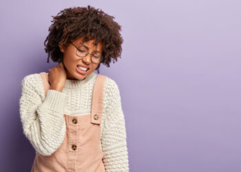 Fevereiro Roxo: Fibromialgia e Lúpus afetam principalmente mulheres negras até os 45 anos