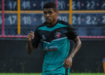 Atacante baiano, Júnior Goiaba briga por artilharia do Campeonato Cearense