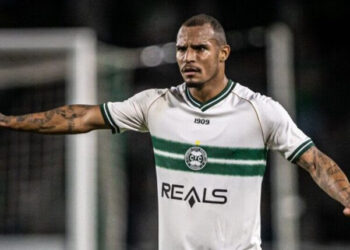 Adaptado, Arilson elogia início de temporada do Coritiba: “Grupo forte”