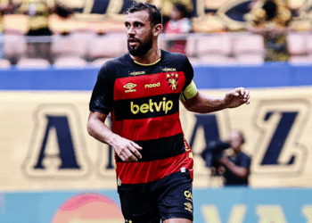 Após gol na estreia da Série B, Luciano Castán pode completar 250 jogos de Brasileirão na carreira
