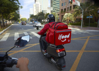 Após reajuste, iFood anuncia novo pacote de melhorias para entregadores
