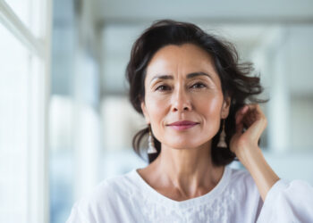 Como melhorar a rotina de skincare após 60 anos