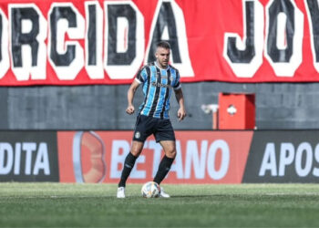 Titular pela primeira vez em 2024, Bruno Uvini agradece a Renato Gaúcho por oportunidade no Grêmio: “Me deu confiança”