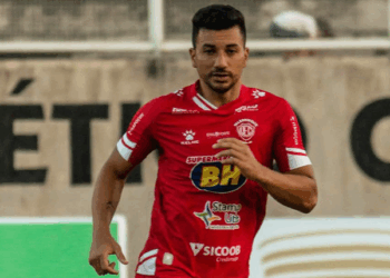 Com assistência e vitória, Renan Oliveira estreia por time da infância: “Momento especial”