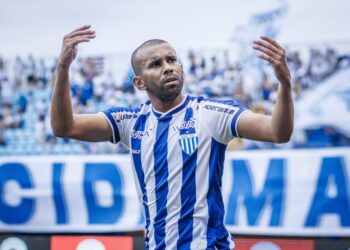 Com melhor defesa do estadual, Judson vê Avaí em crescente: “Evoluir ainda mais”