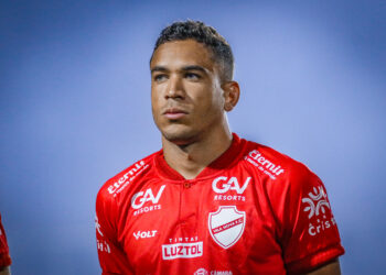 Elias iguala recorde de jogos numa temporada, agradece companheiros e valoriza Vila Nova no G-4 da Série B