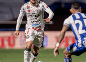 Thales Oleques vibra com temporada e vê Operário-PR no ‘caminho certo’ para chegar na elite