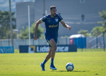 Se destacando na Série B, Mário Sérgio enaltece vitória do Avaí e projeta “jogaço” contra o Santos