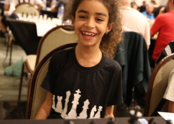 Filha de lutador campeão mundial, Sofia Jaffé brilha como prodígio do xadrez aos 7 anos e se prepara para o Pan-Americano