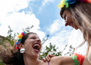 Alimentação e hidratação adequadas garantem mais energia no Carnaval; confira dicas