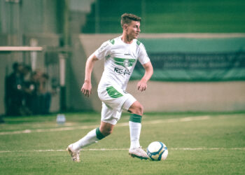 Líder em minutos no Coritiba, Natanael valoriza sequência de jogos